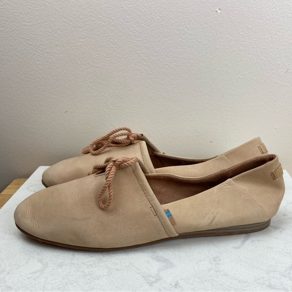 TOMS KELLI HONEY ALL LEATHER TASSEL FLATS - Picture 3 of 14